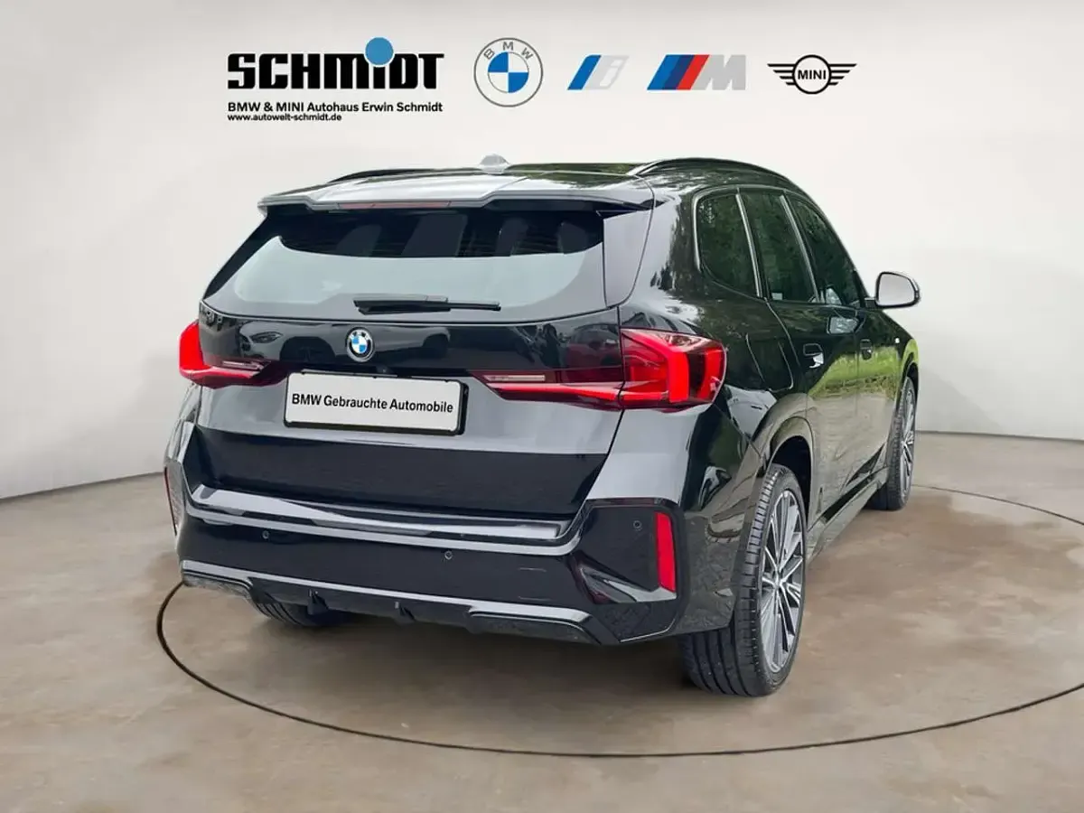 Gebraucht BMW X1 M Sport 163 PS (119 kW) 2023 Saphirschwarz metallic SUV