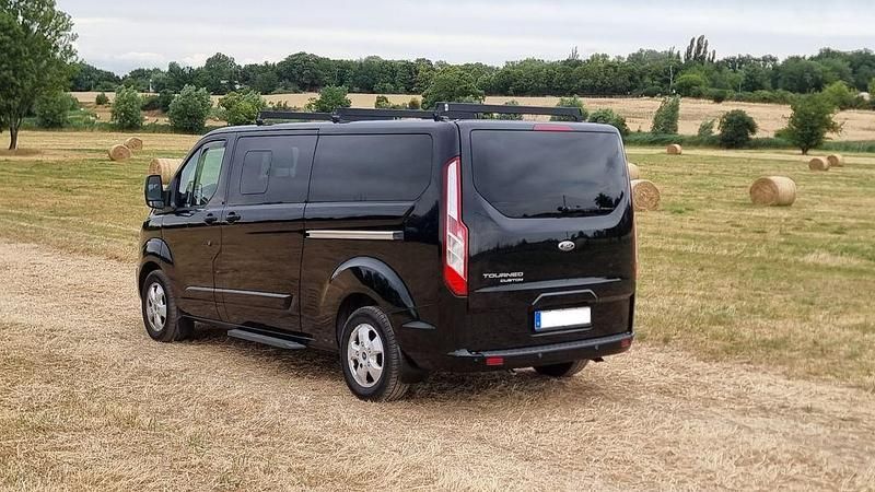 Gebraucht Ford Tourneo 131 PS (96 kW) 2017 Schwarz Van / Kleinbus