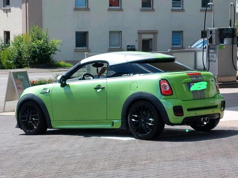 Grün Gebraucht 2011 Mini John Cooper Works Coupé Coupé | 13.500 € - Bild 1/4