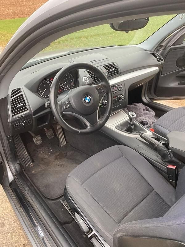 Gebraucht BMW 118 143 PS (105 kW) 2010 Grau Kleinwagen