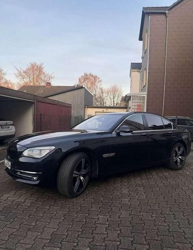 Gebraucht BMW 740 313 PS (230 kW) 2015 Schwarz Limousine