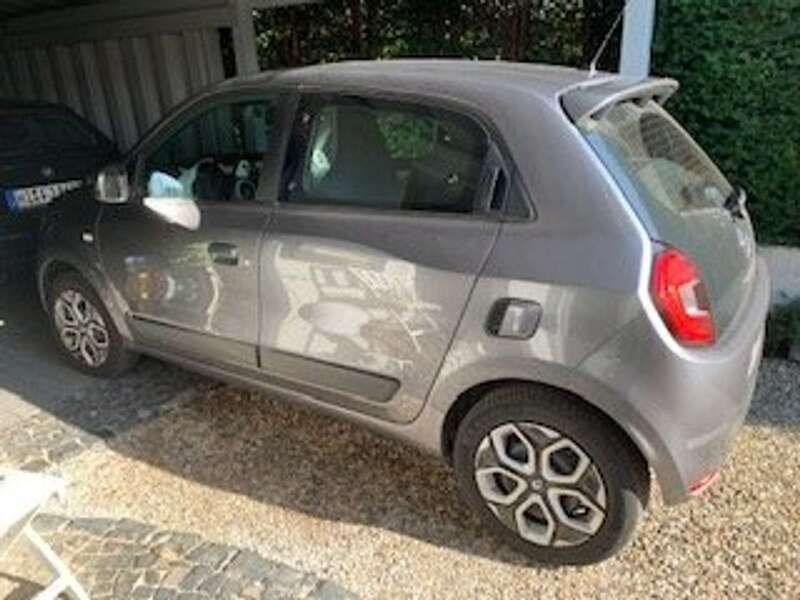 Grau Gebraucht 2022 Renault Twingo Zen Kleinwagen | 9.875 € (Superpreis) - Bild 1/3