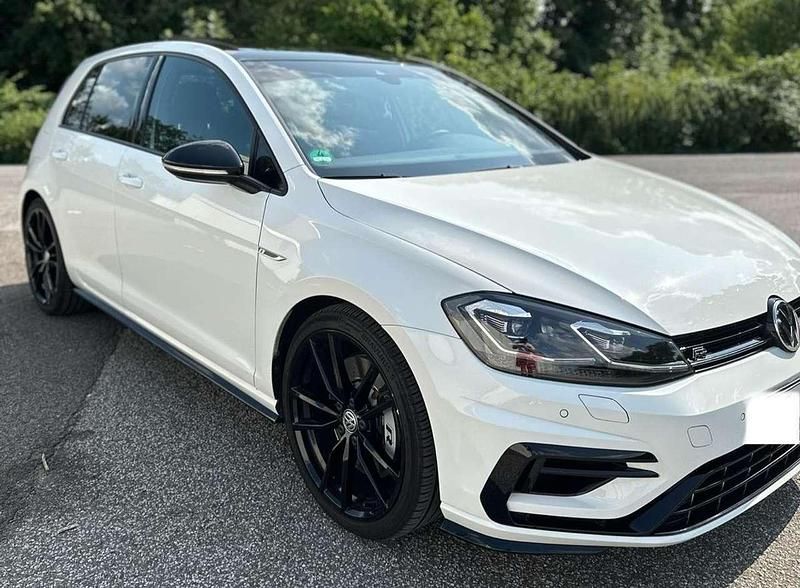 Weiß Gebraucht 2018 VW Golf VII R Kleinwagen | 28.900 € (Etwas zu teuer) - Bild 1/4