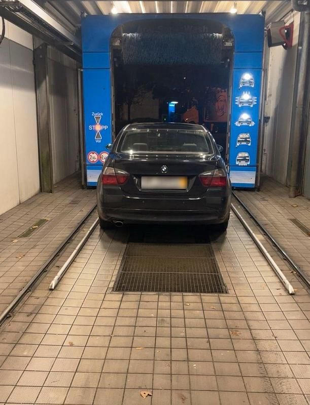 Gebraucht BMW 318 129 PS (94 kW) 2006 Schwarz Limousine