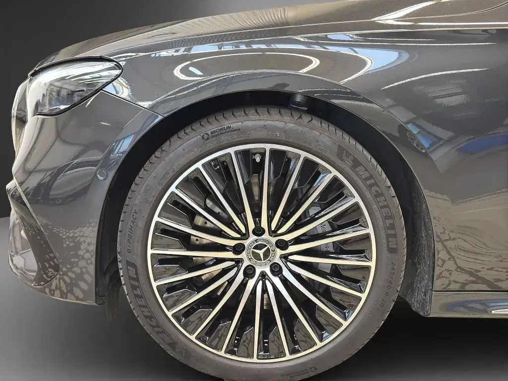 Gebraucht Mercedes E300 AMG 197 PS (144 kW) 2025 Grau Limousine