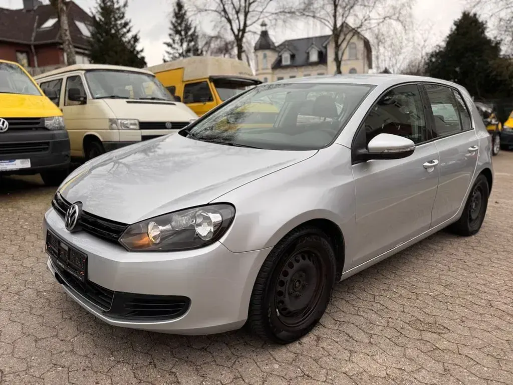 Second-hand VW Golf VII Trendline 105 CP (77 kW) 2012 Argintiu Berlinǎ