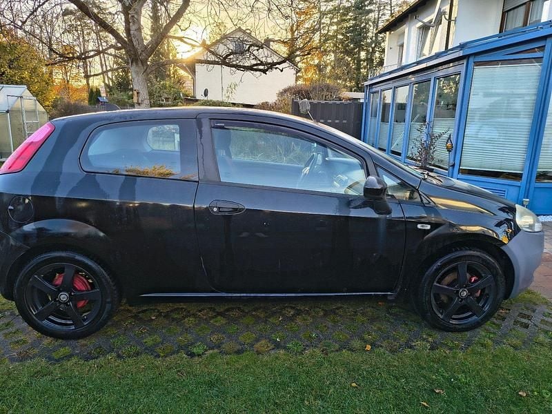 Gebraucht Fiat Grande Punto 65 PS (47 kW) 2009 Schwarz Kleinwagen