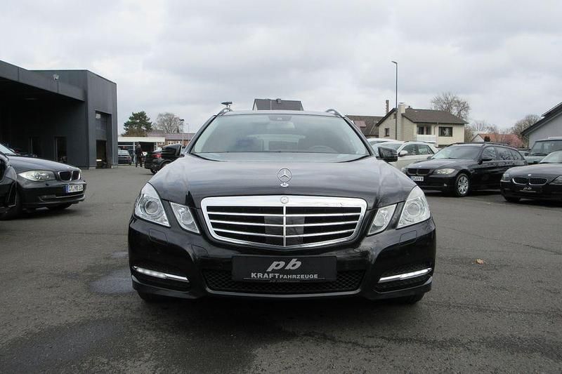 Gebraucht Mercedes E350 265 PS (194 kW) 2011 Schwarz Limousine