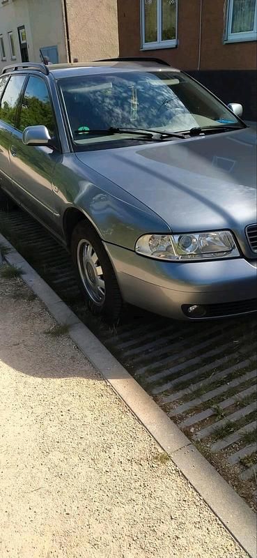 Second-hand Audi A4 105 CP (77 kW) 2000 Gri Break