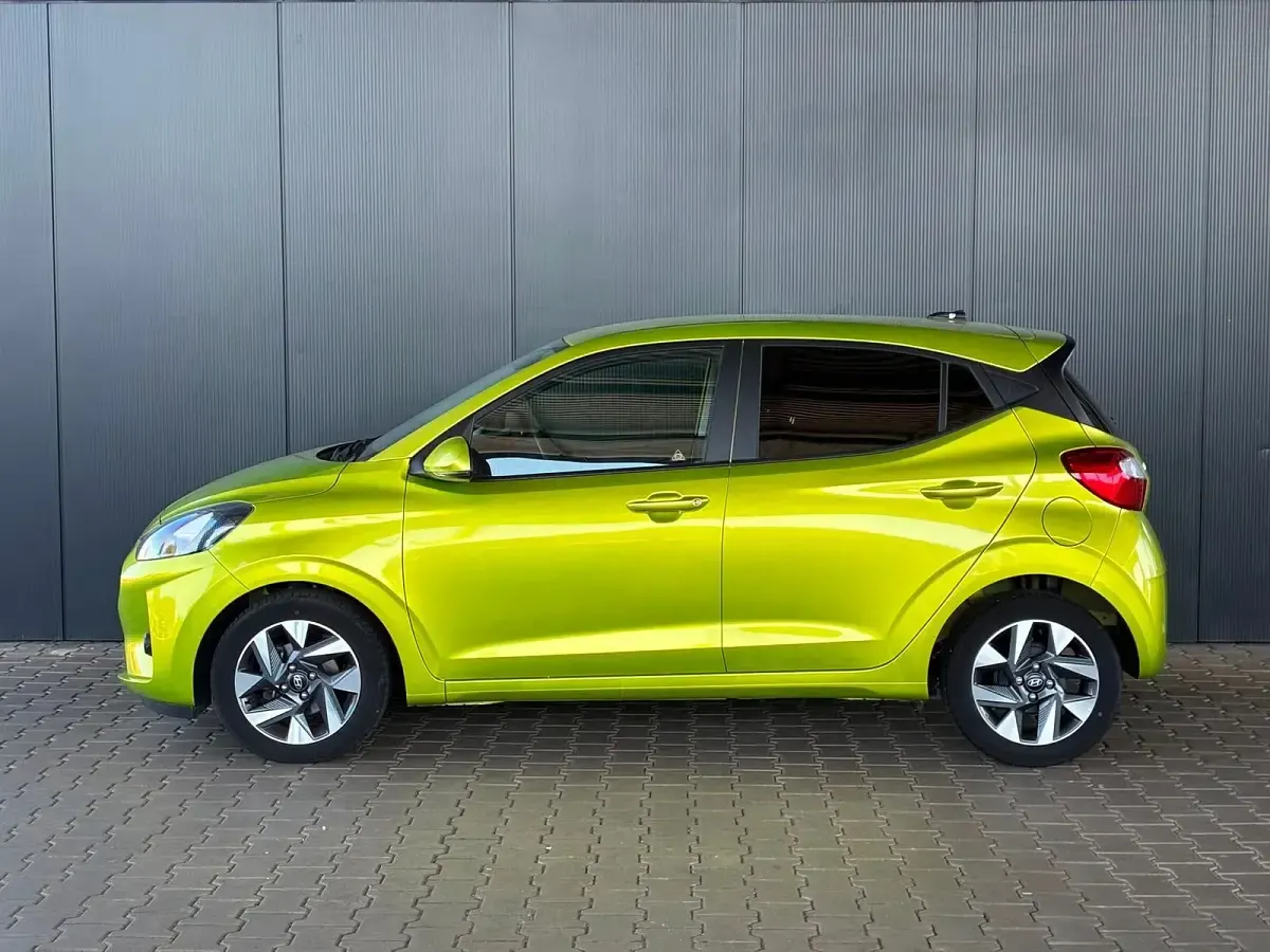Gebraucht Hyundai i10 Comfort 63 PS (46 kW) 2025 Grün (lucid lime) Kleinwagen