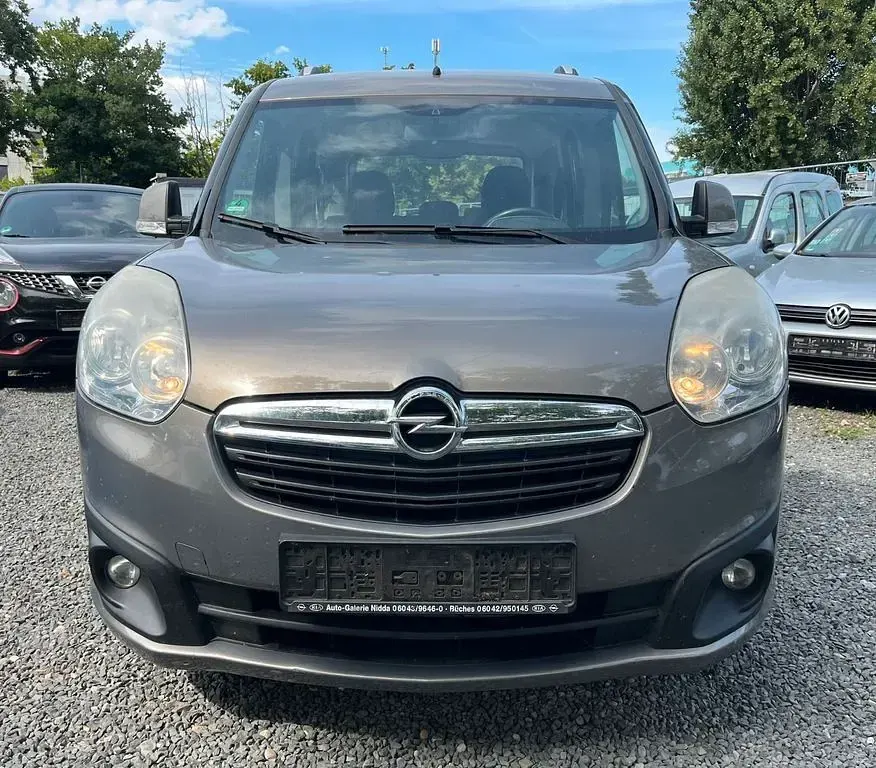Gebraucht Opel Combo Edition 105 PS (77 kW) 2012 Braun Van / Kleinbus