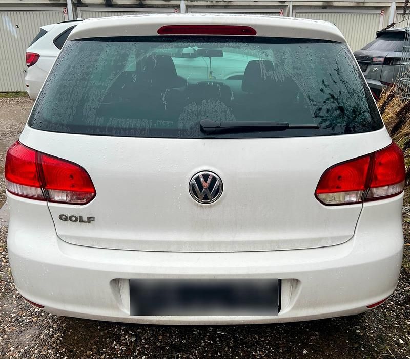 Gebraucht VW Golf VI 85 PS (62 kW) 2011 Weiß Kleinwagen