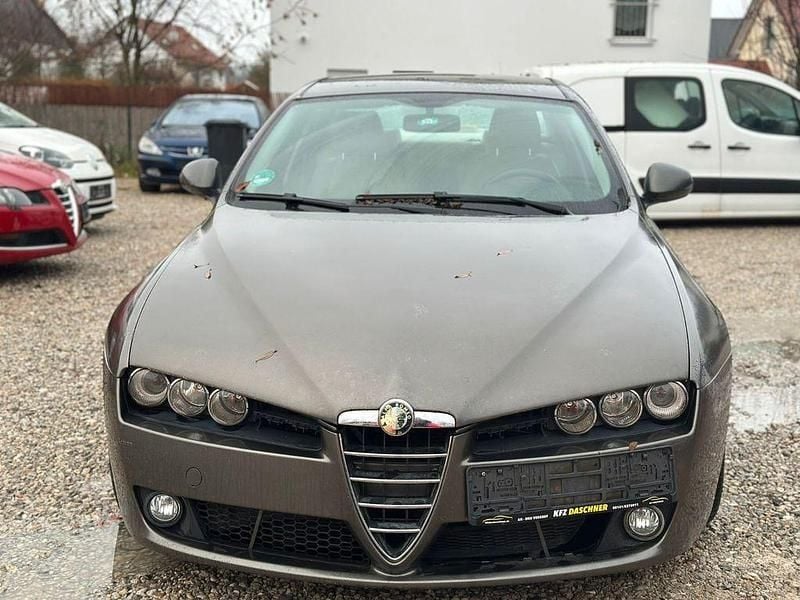 Grau Gebraucht 2008 Alfa Romeo 159 Progression Limousine | 2.500 € (Fairer Preis) - Bild 1/4