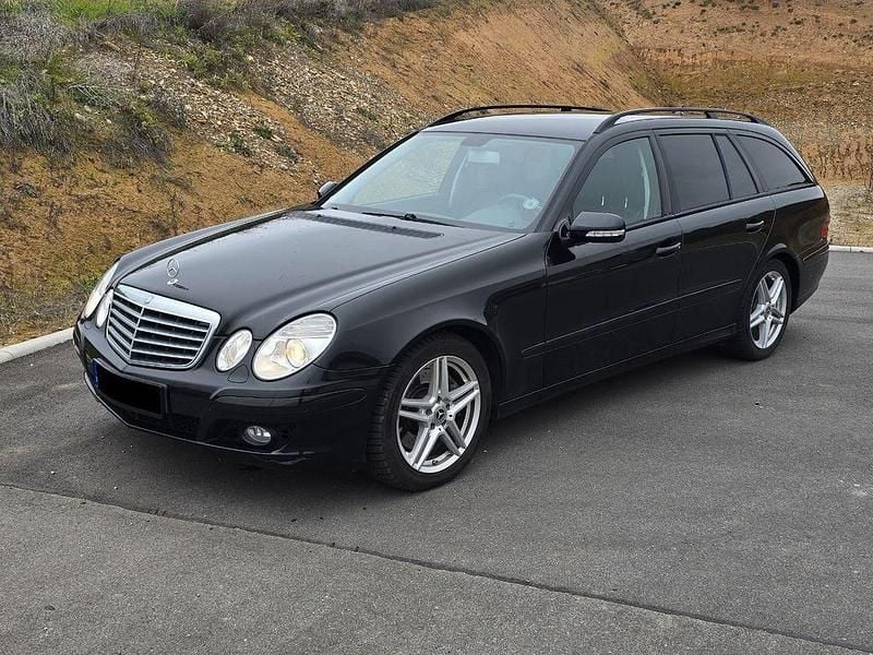 Schwarz Gebraucht 2009 Mercedes E200 Limousine | 7.400 € (Guter Preis) - Bild 1/4