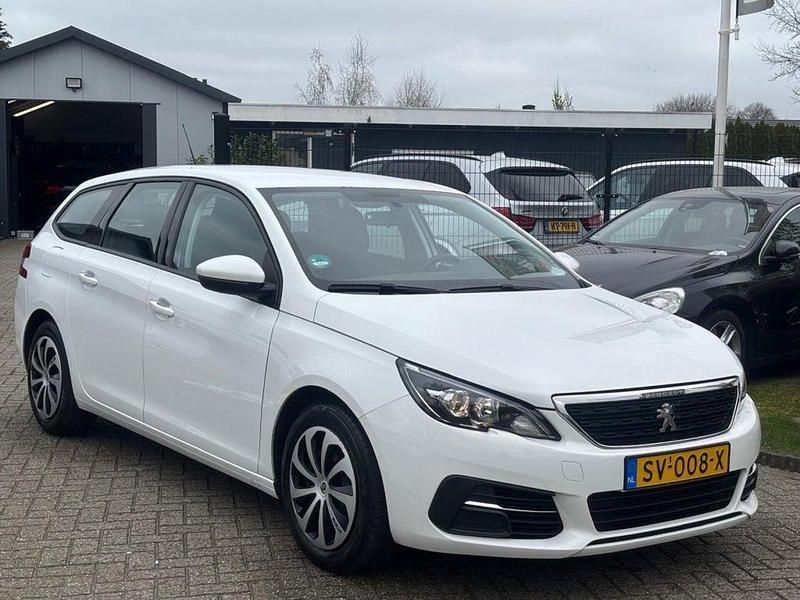 Gebraucht Peugeot 308 SW 120 PS (88 kW) 2018 Weiß Kombi