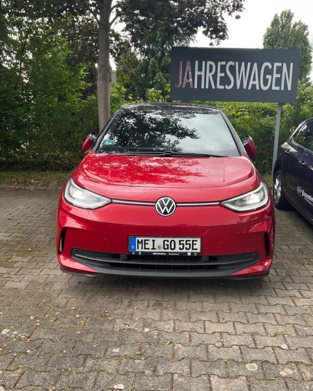 Rot Gebraucht 2024 VW ID.3 Pro Kleinwagen | 44.990 € - Bild 1/4