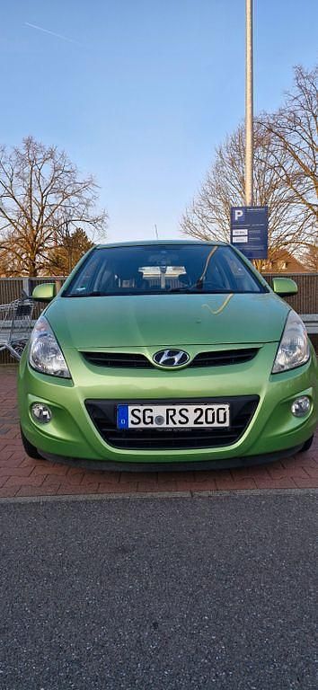 Grün Gebraucht 2009 Hyundai i20 Comfort Kleinwagen | 2.000 € (Guter Preis) - Bild 1/4