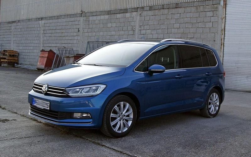 Blau Gebraucht 2016 VW Touran Highline Van / Kleinbus | 15.700 € (Superpreis) - Bild 1/4