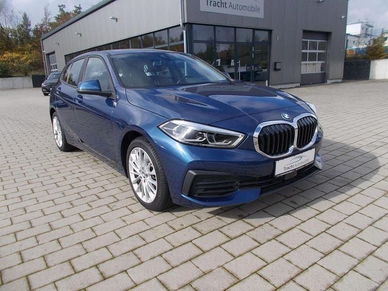 Blau Gebraucht 2021 BMW 120 Advantage Kleinwagen | 24.500 € (Fairer Preis) - Bild 1/4