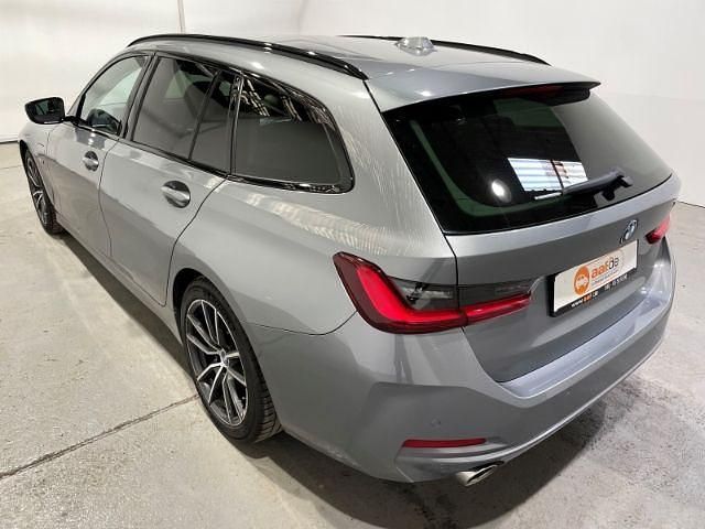 Gebraucht BMW 330e Sport Line 292 PS (214 kW) 2022 Grau Kombi