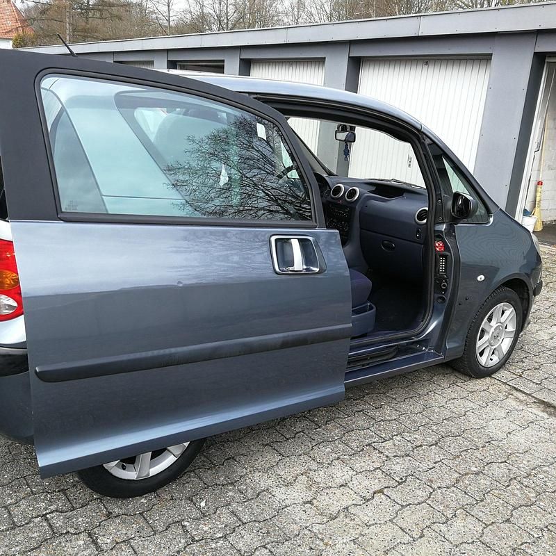 Gebraucht Peugeot 1007 73 PS (53 kW) 2005 Silber Van / Kleinbus