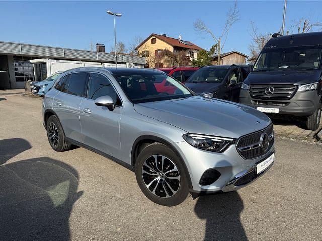 Gebraucht Mercedes GLC200 Advanced Plus 204 PS (150 kW) 2024 Silber SUV