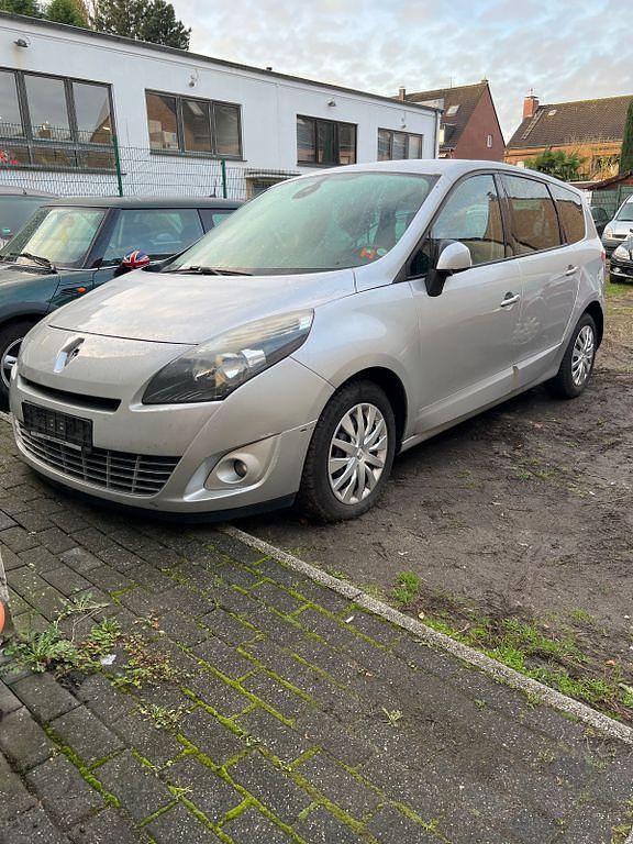 Silber Gebraucht 2012 Renault Scénic III Van / Kleinbus | 1.799 € - Bild 1/4