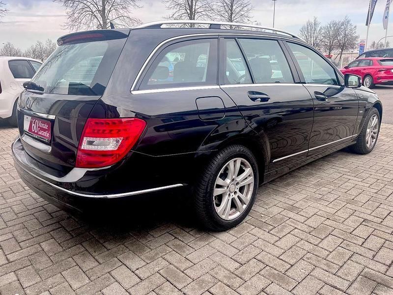 Gebraucht Mercedes C180 156 PS (114 kW) 2011 Schwarz Kombi