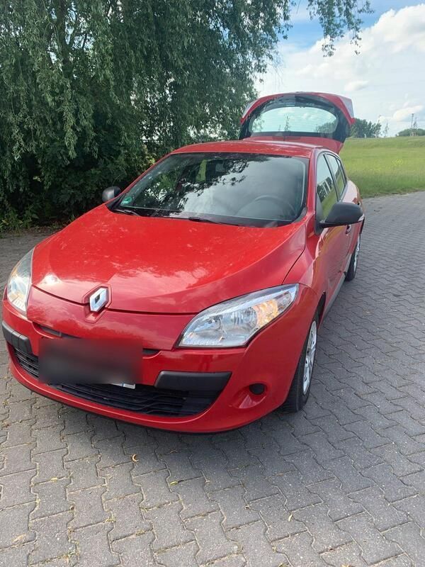 Rot Gebraucht 2011 Renault Mégane III Kleinwagen | 3.990 € (Superpreis) - Bild 1/4