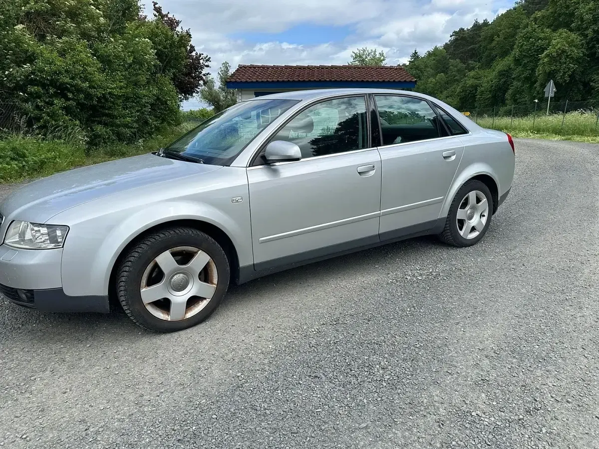 Gebraucht Audi A4 130 PS (95 kW) 2001 Silber Limousine