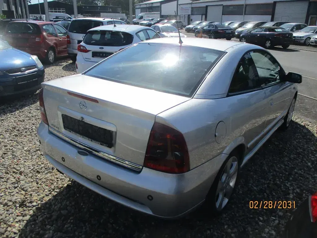 Gebraucht Opel Astra 147 PS (108 kW) 2003 Silber Coupé