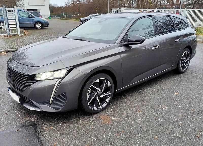 Grau Gebraucht 2023 Peugeot 308 Allure Kombi | 16.500 € - Bild 1/4