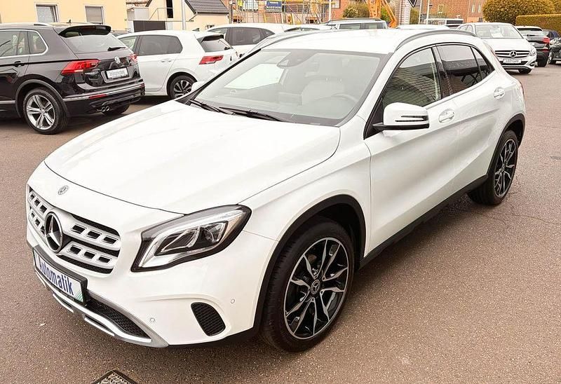 Gebraucht Mercedes GLA200 156 PS (114 kW) 2019 Weiß SUV