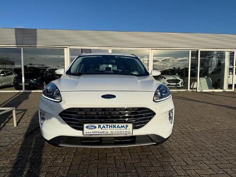 Gebraucht Ford Kuga Titanium 152 PS (111 kW) 2022 Frostweiß SUV