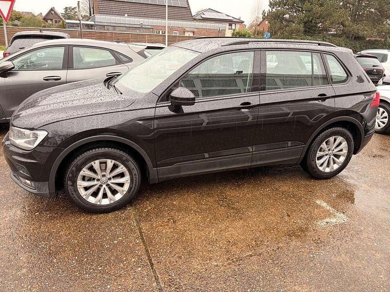Gebraucht VW Tiguan Trendline 125 PS (91 kW) 2018 Deep black perleffekt SUV
