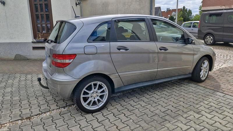 Gebraucht Mercedes B150 95 PS (69 kW) 2006 Beige Van / Kleinbus