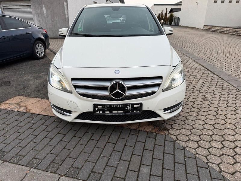 Gebraucht Mercedes 180 109 PS (80 kW) 2013 Weiß Limousine