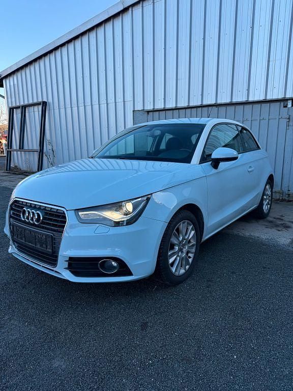 Blau Gebraucht 2011 Audi A1 Ambiente Kleinwagen | 4.850 € (Guter Preis) - Bild 1/4