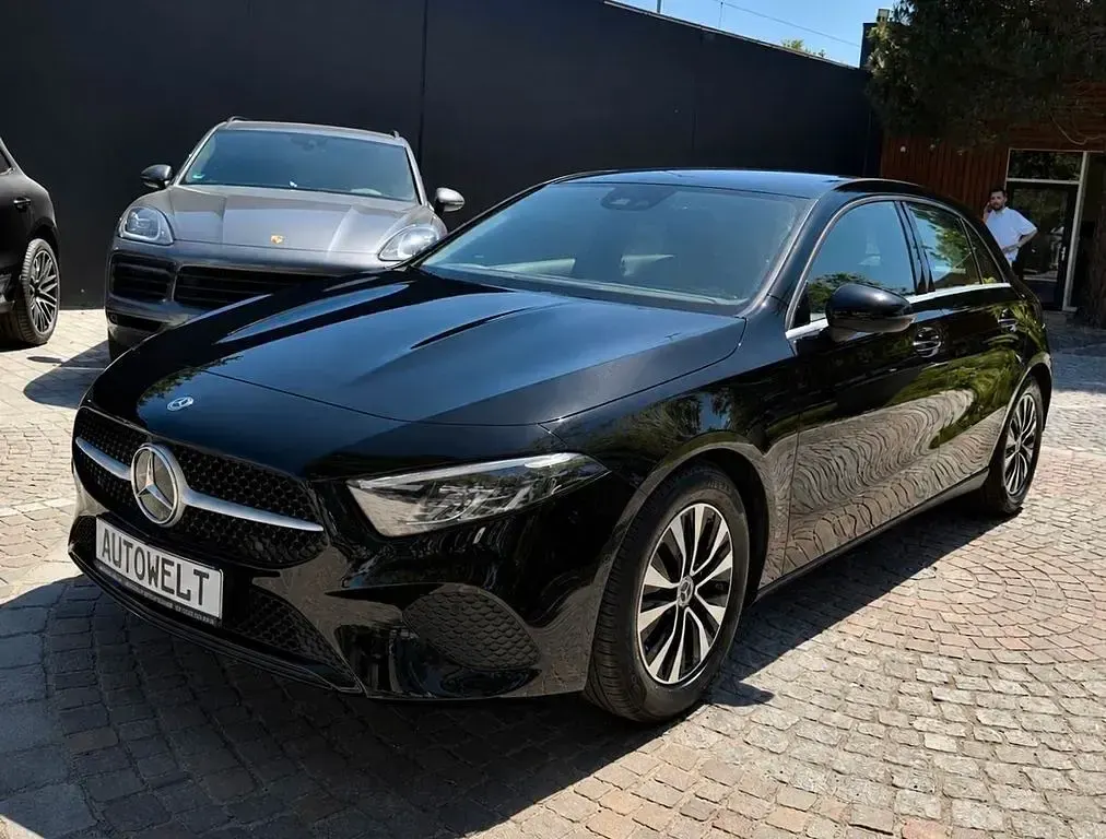 Gebraucht Mercedes A200 150 PS (110 kW) 2024 Schwarz Limousine