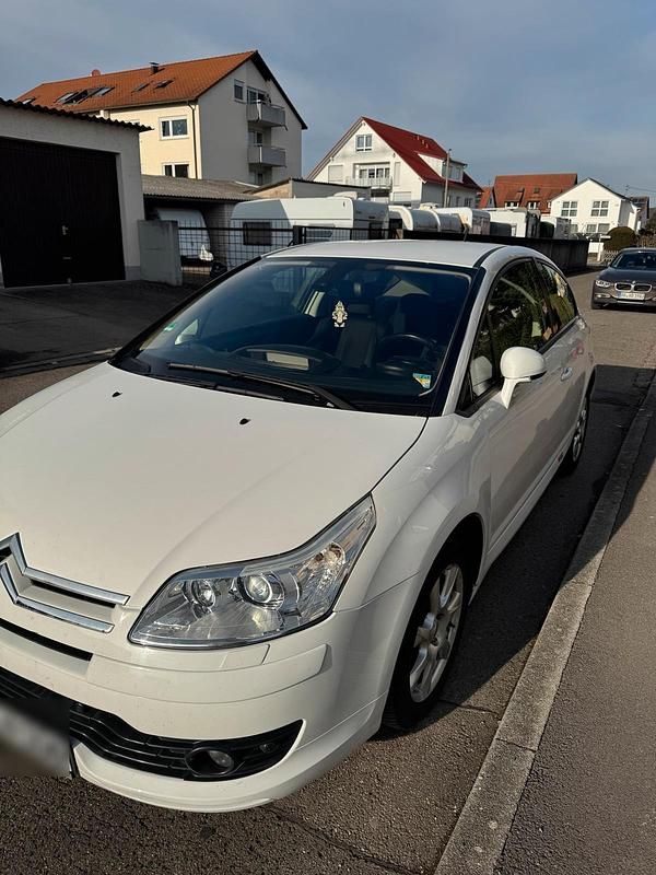 Weiß Gebraucht 2006 Citroën C4 | 1.999 € (Etwas zu teuer) - Bild 1/4