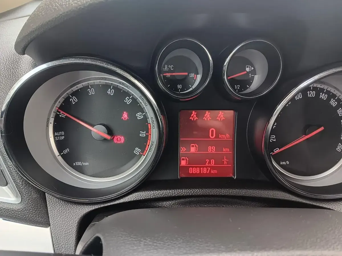 Usado Opel Mokka Selection 116 HP (85 kW) 2016 Cinzento SUV