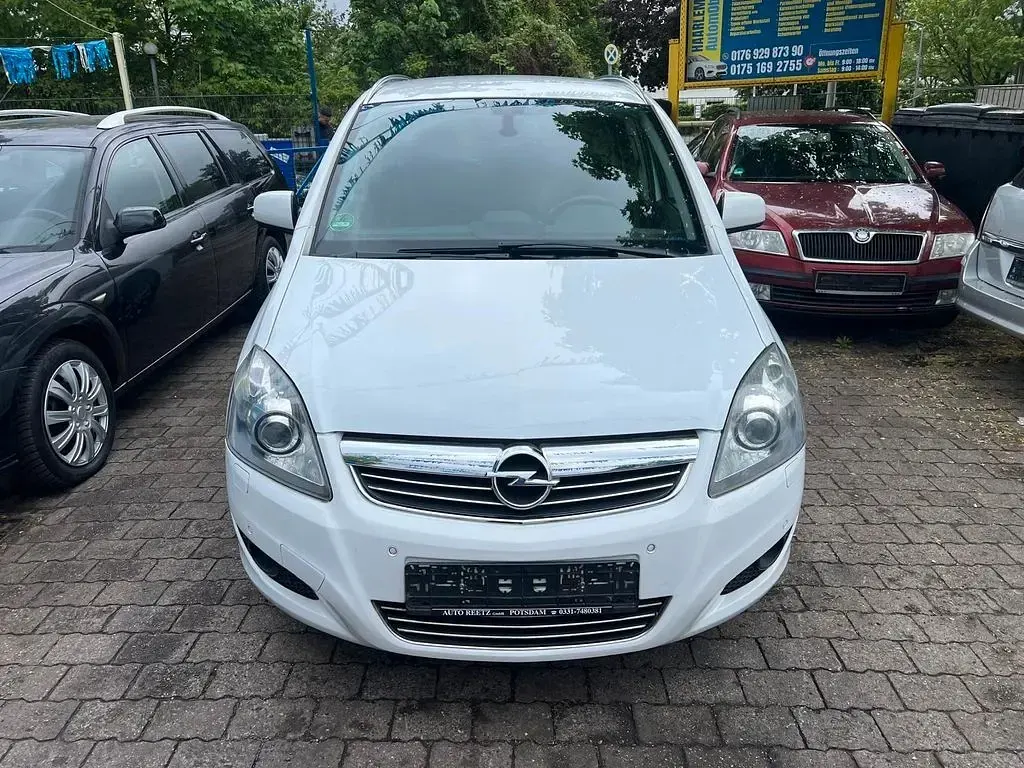 Gebraucht Opel Zafira Innovation 150 PS (110 kW) 2011 Weiß Van / Kleinbus