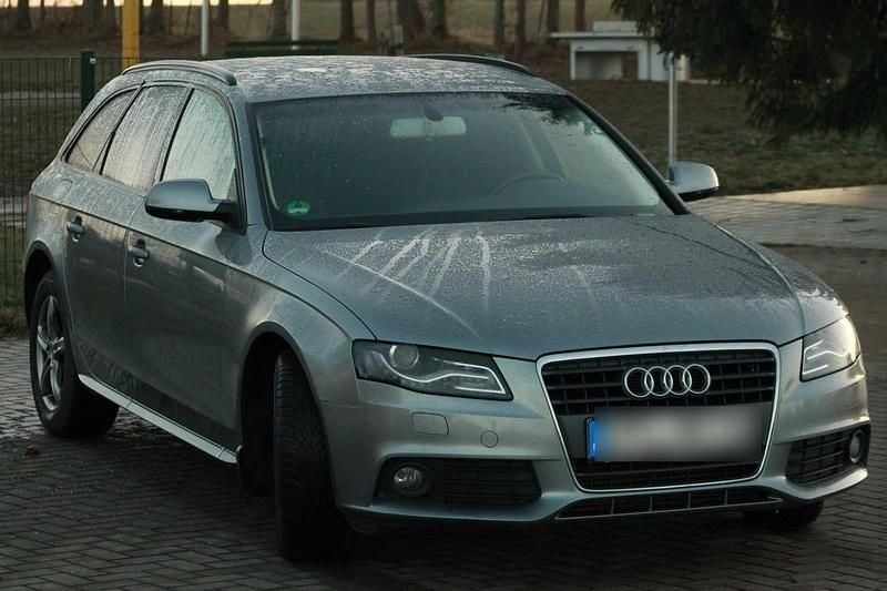 Grau Gebraucht 2010 Audi A4 Kombi | 5.000 € (Fairer Preis) - Bild 1/4