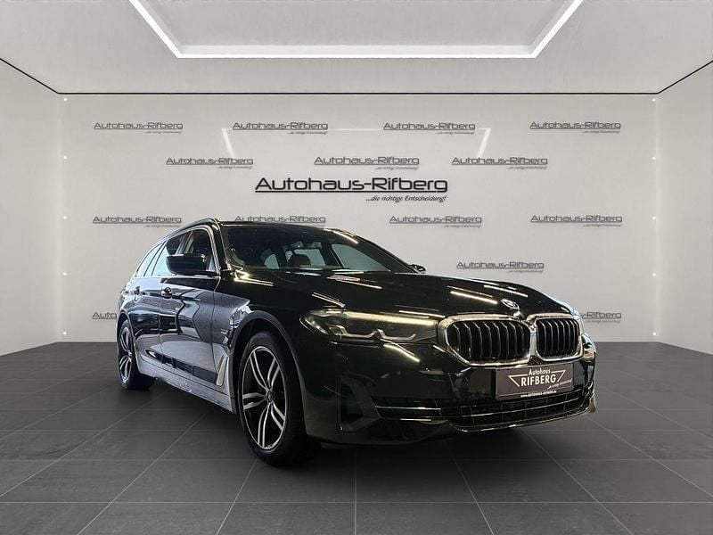 Gebraucht BMW 530e Performance 292 PS (214 kW) 2023 Schwarz Kombi
