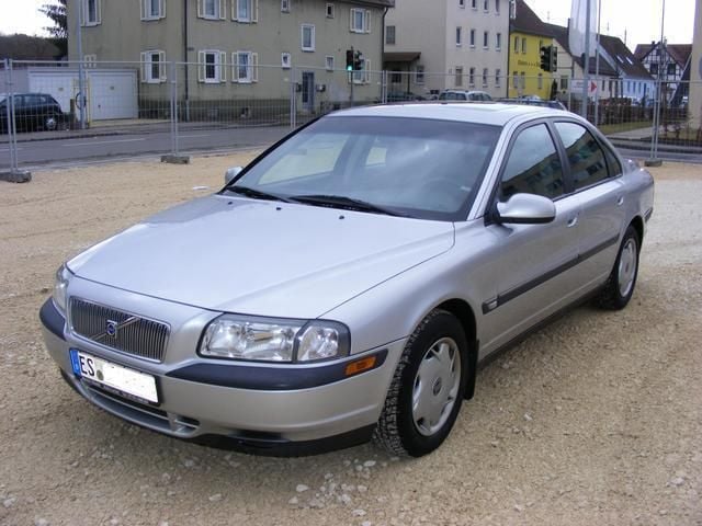 Silber metallic Gebraucht 2001 Volvo S80 Limousine | 3.950 € (Fairer Preis) - Bild 1/4