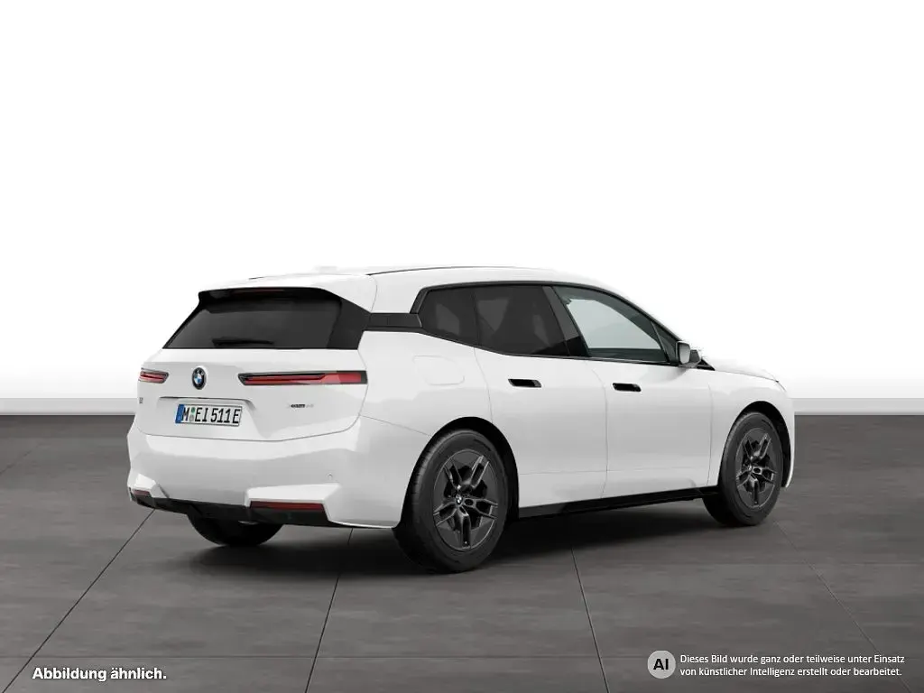 Gebraucht BMW iX 300 kW (408 PS) 2025 Weiß SUV