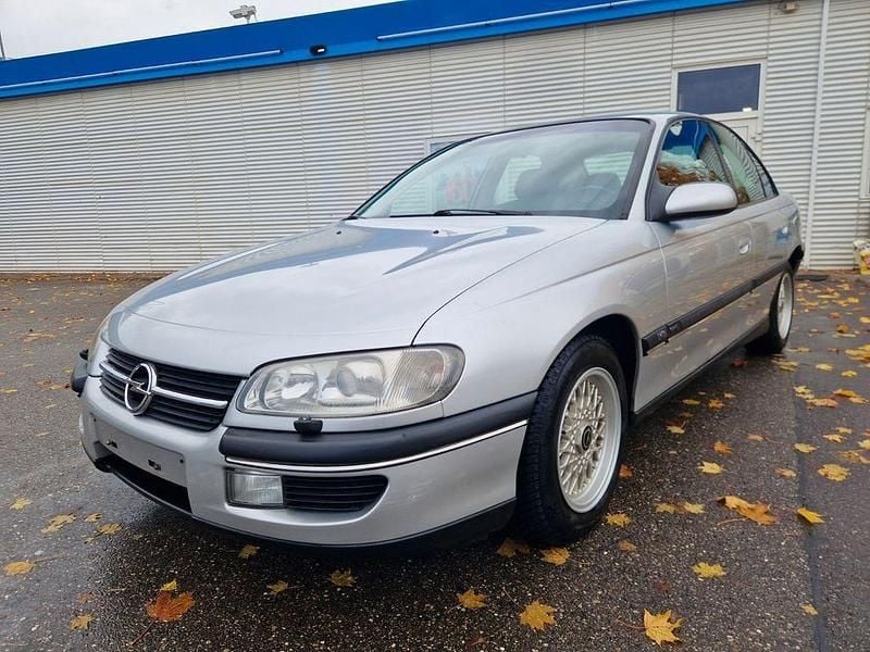 Grau Gebraucht 1999 Opel Omega Sport Limousine | 2.190 € (Guter Preis) - Bild 1/4