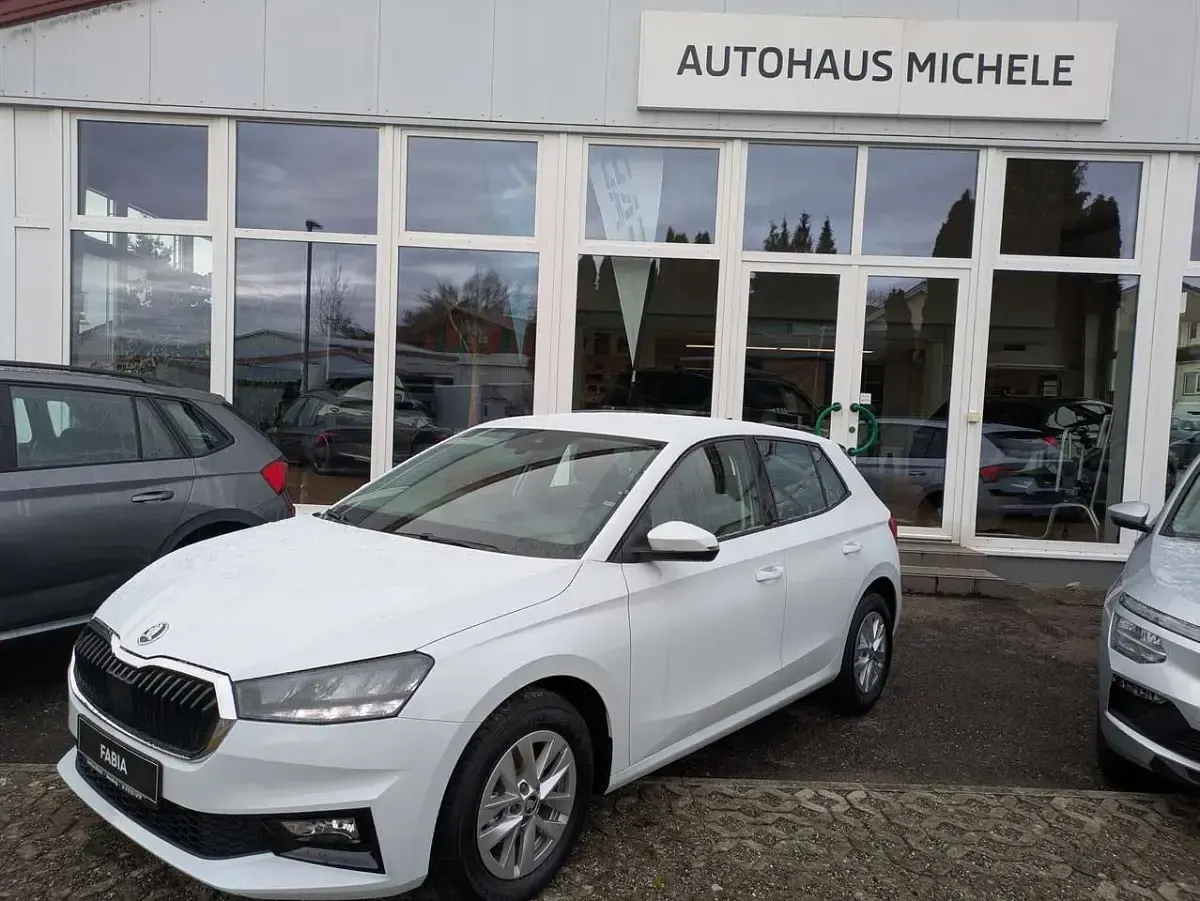 Neu Skoda Fabia Essence 80 PS (58 kW) 2026 Moonweiss metallic Kleinwagen