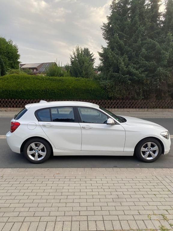 Gebraucht BMW 116 101 PS (74 kW) 2012 Weiß Kleinwagen