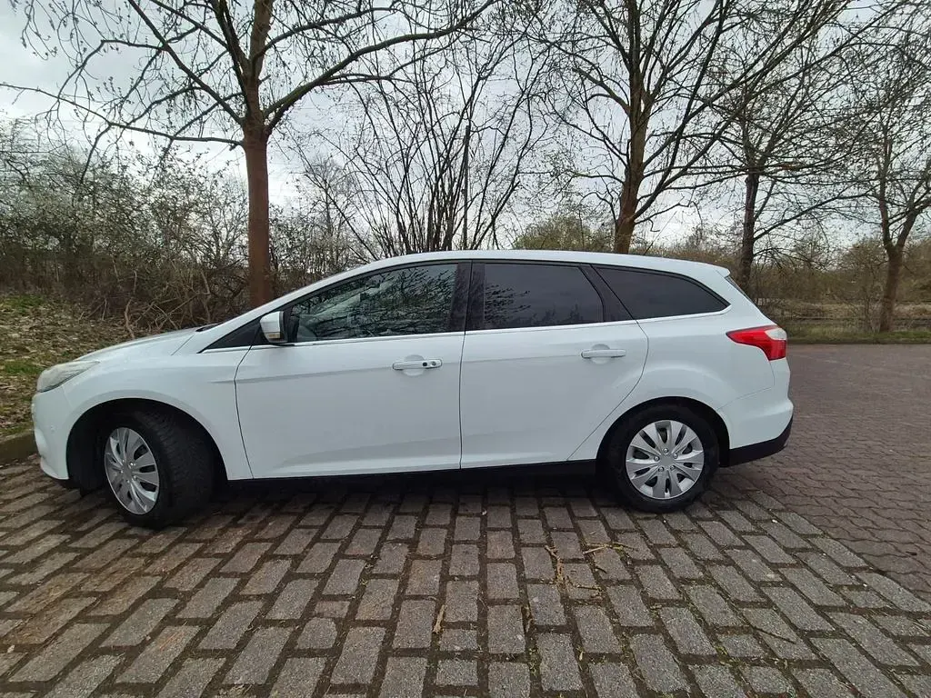 Gebraucht Ford Focus Titanium 140 PS (102 kW) 2011 Weiß Limousine